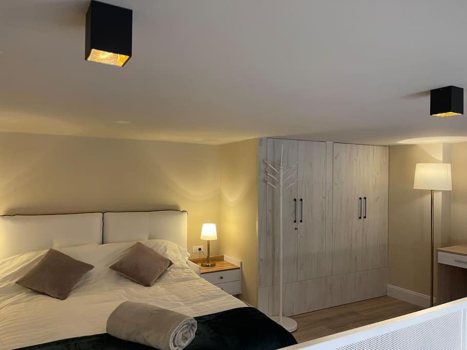 Lovely Apartment In Pogradec City With A Lake View Esterno foto