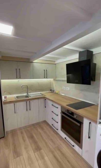 Lovely Apartment In Pogradec City With A Lake View Esterno foto