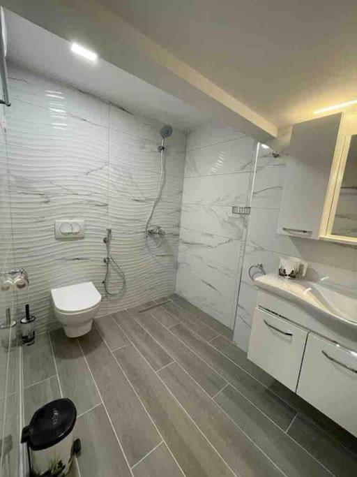 Lovely Apartment In Pogradec City With A Lake View Esterno foto